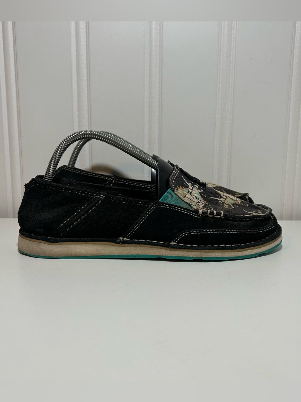 Ariat cruiser black teal steer head skull slip on loader